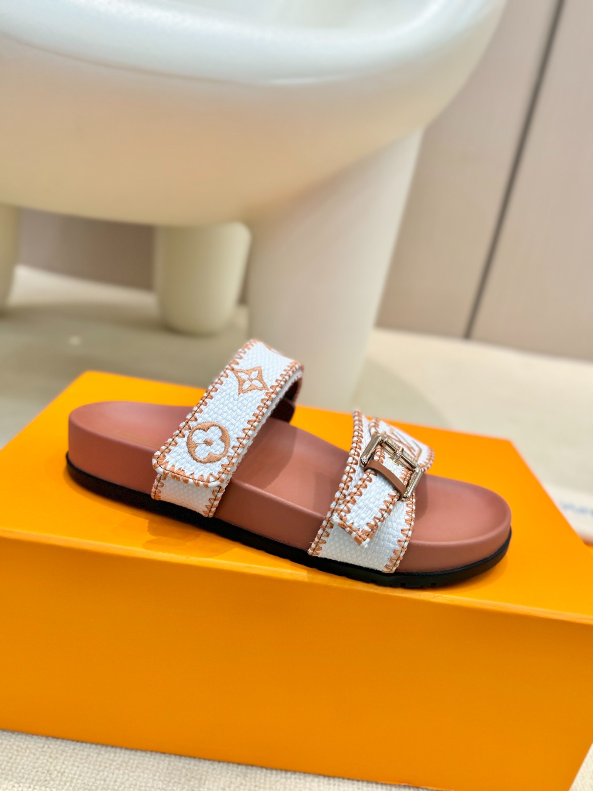 044 24123102 size 35-43