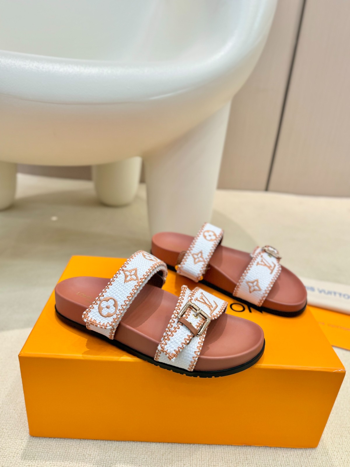 044 24123102 size 35-43