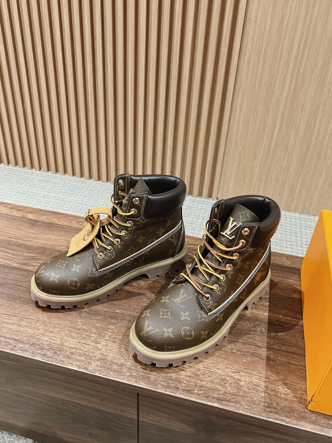 070 42123138 size 39-46