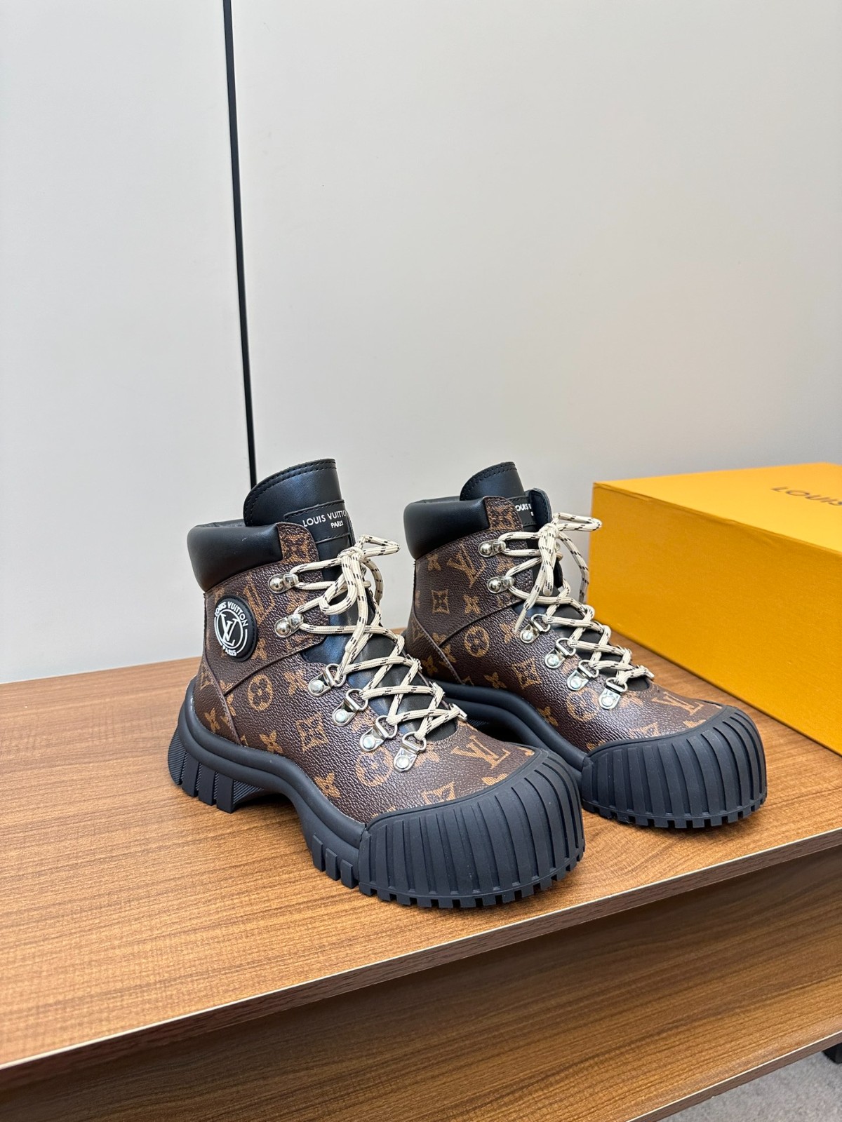032 42123138 size 35-41