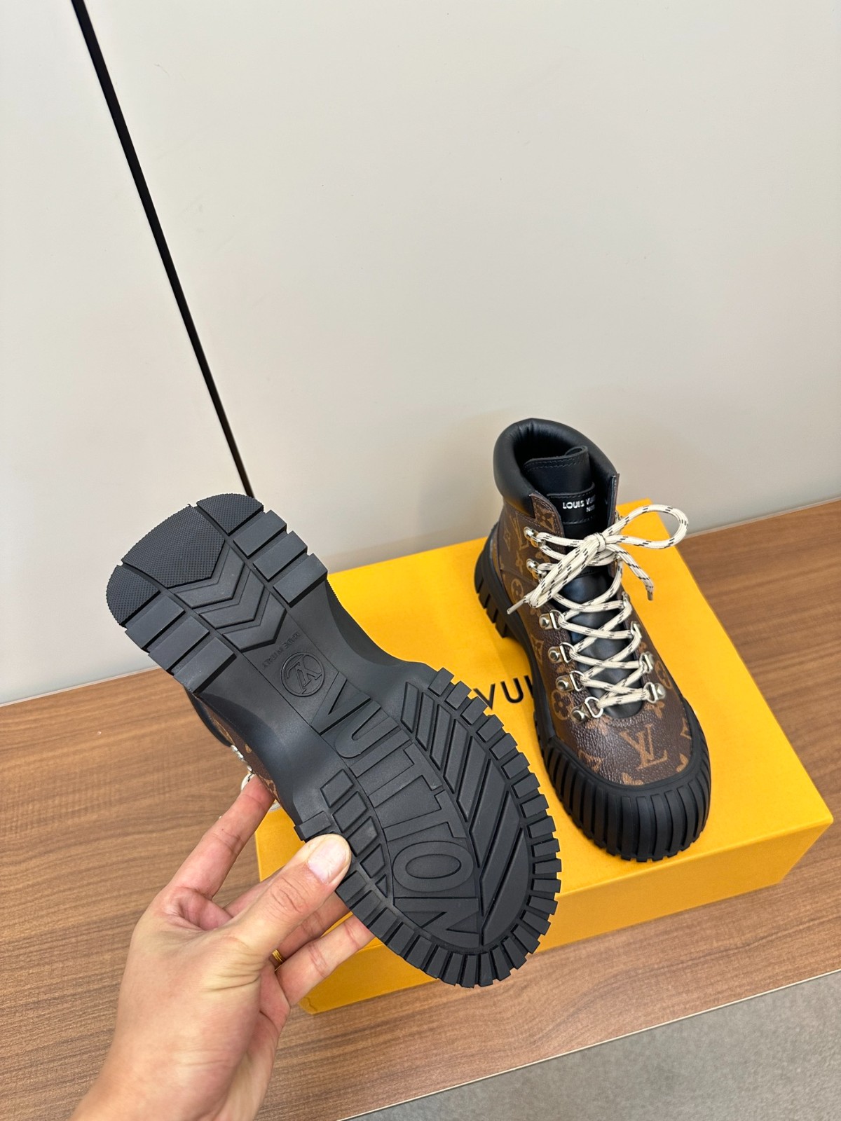 032 42123138 size 35-41