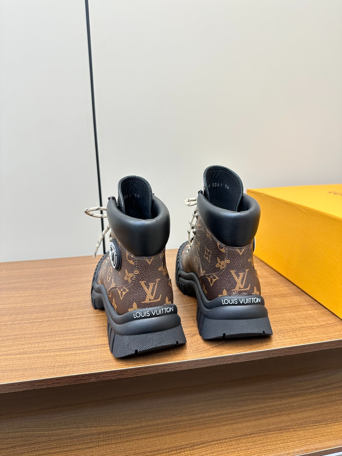 032 42123138 size 35-41