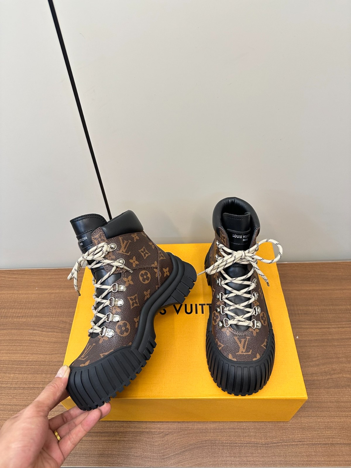 032 42123138 size 35-41