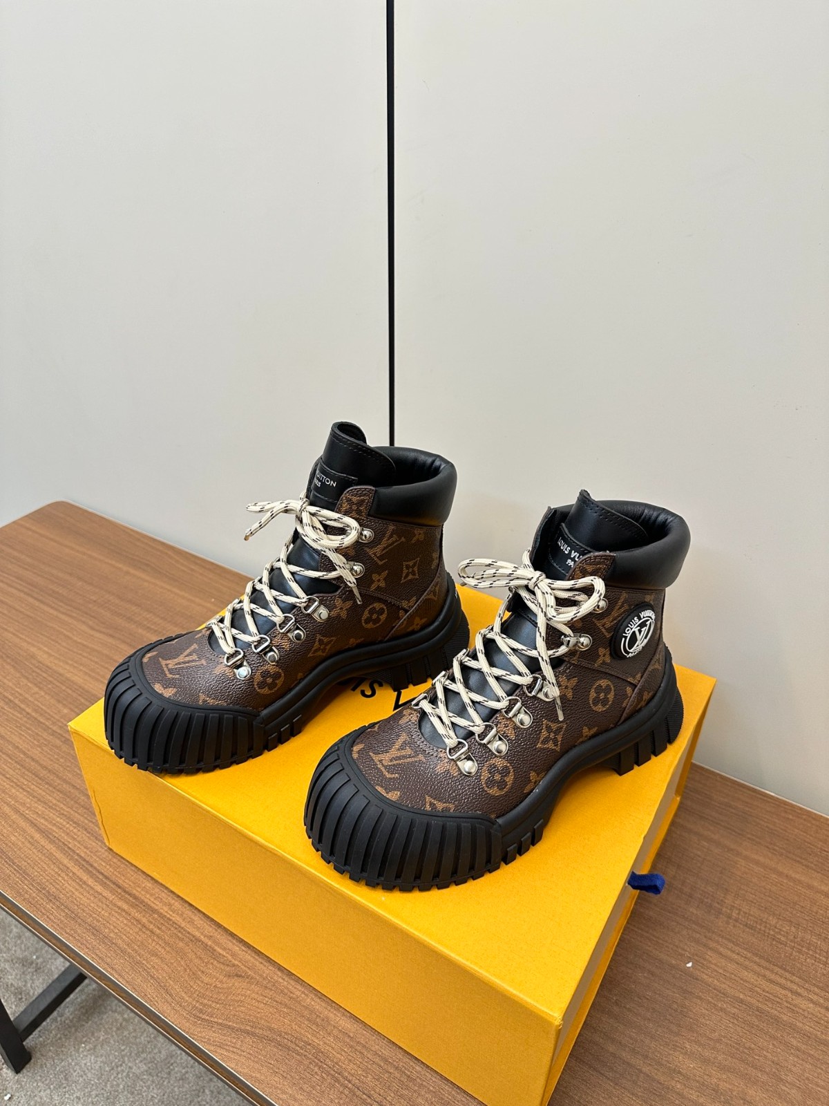 032 42123138 size 35-41