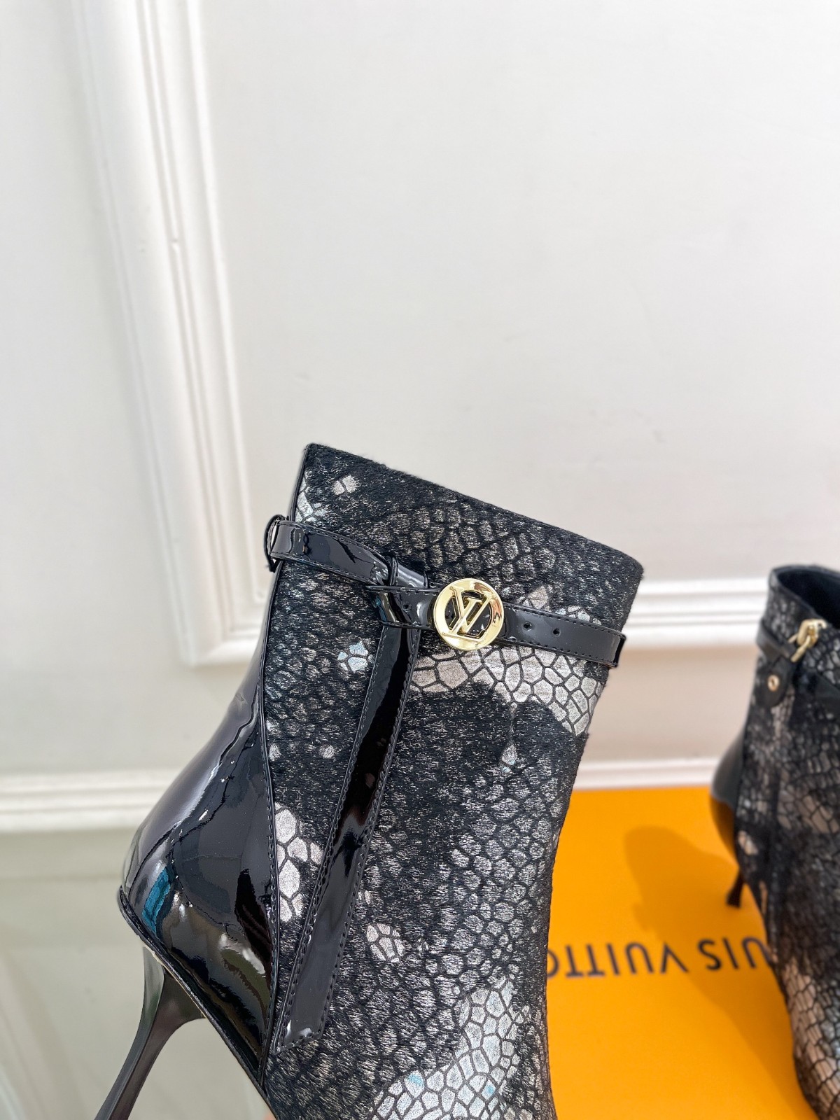 019 46123148 size 34-41
