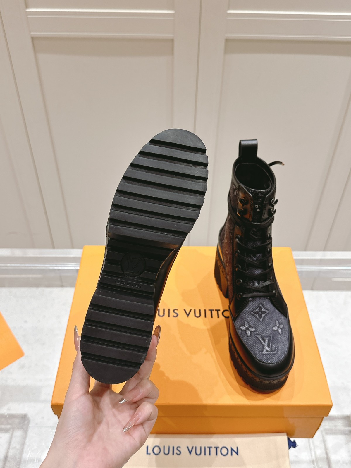 016 38123131 size 35-42