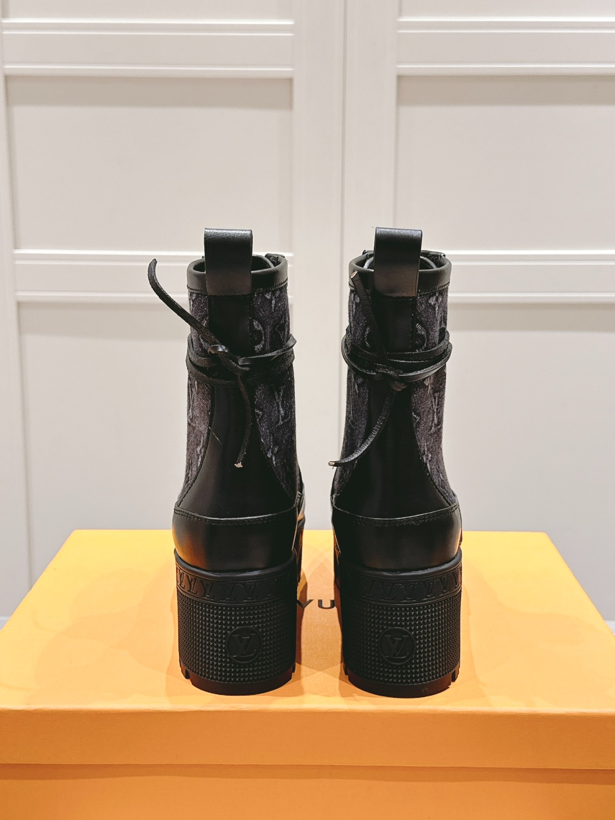 016 38123131 size 35-42