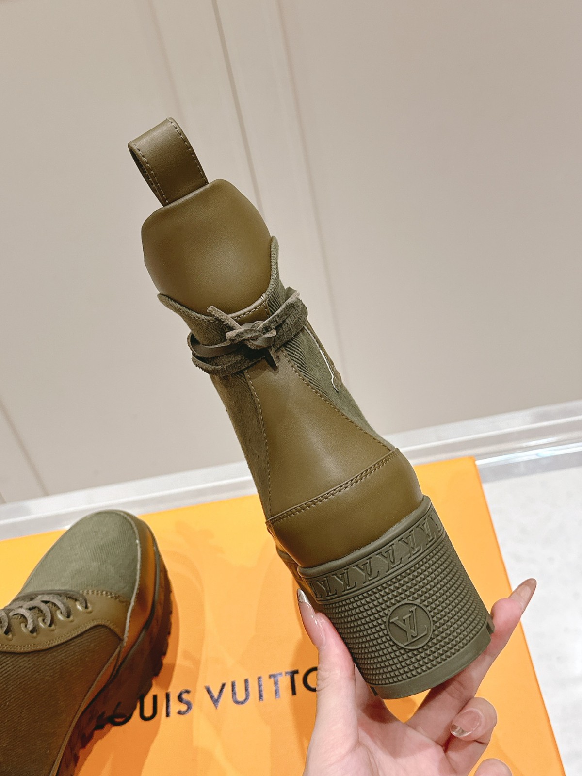 015 38123131 size 35-42