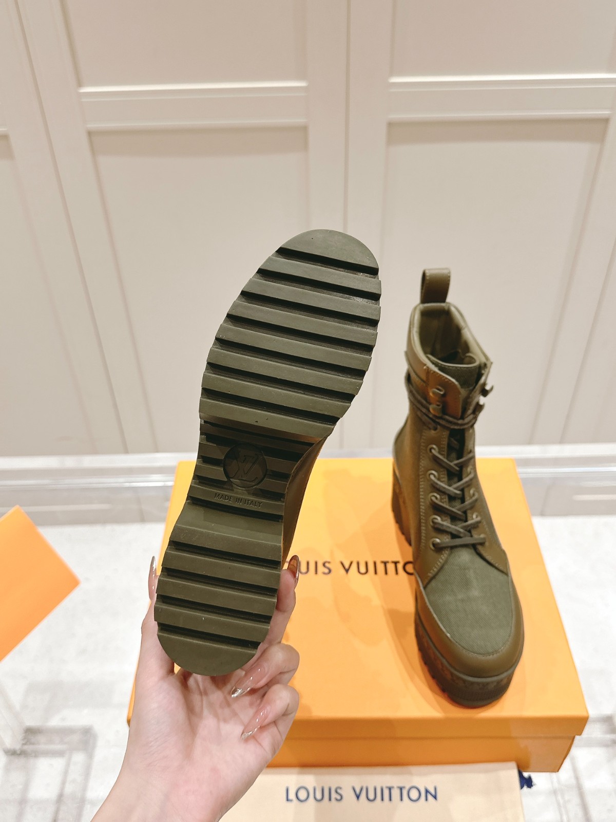 015 38123131 size 35-42