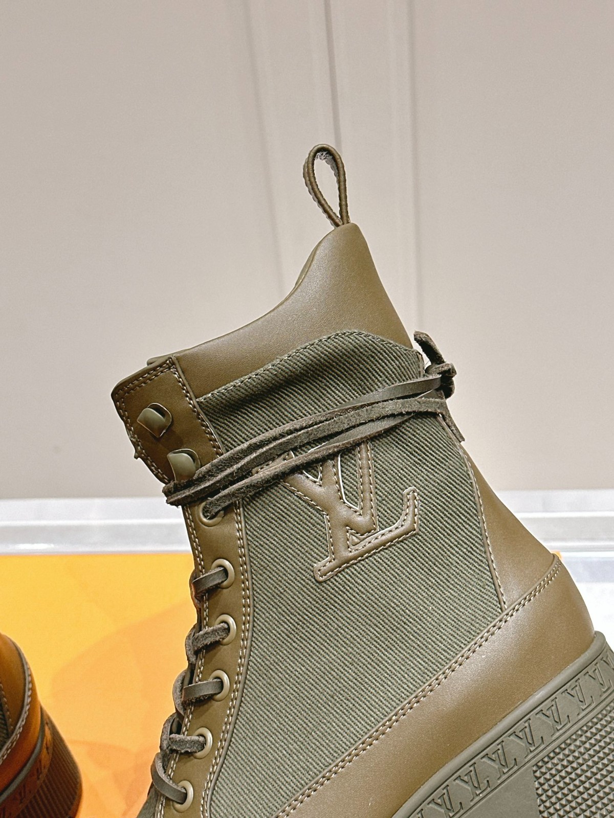 015 38123131 size 35-42