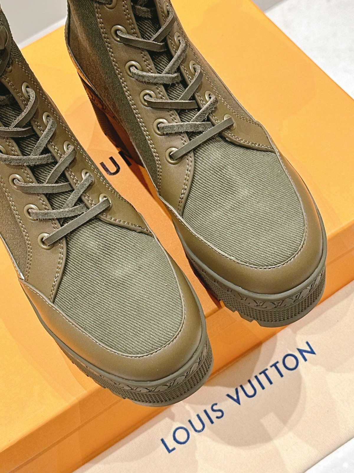 015 38123131 size 35-42