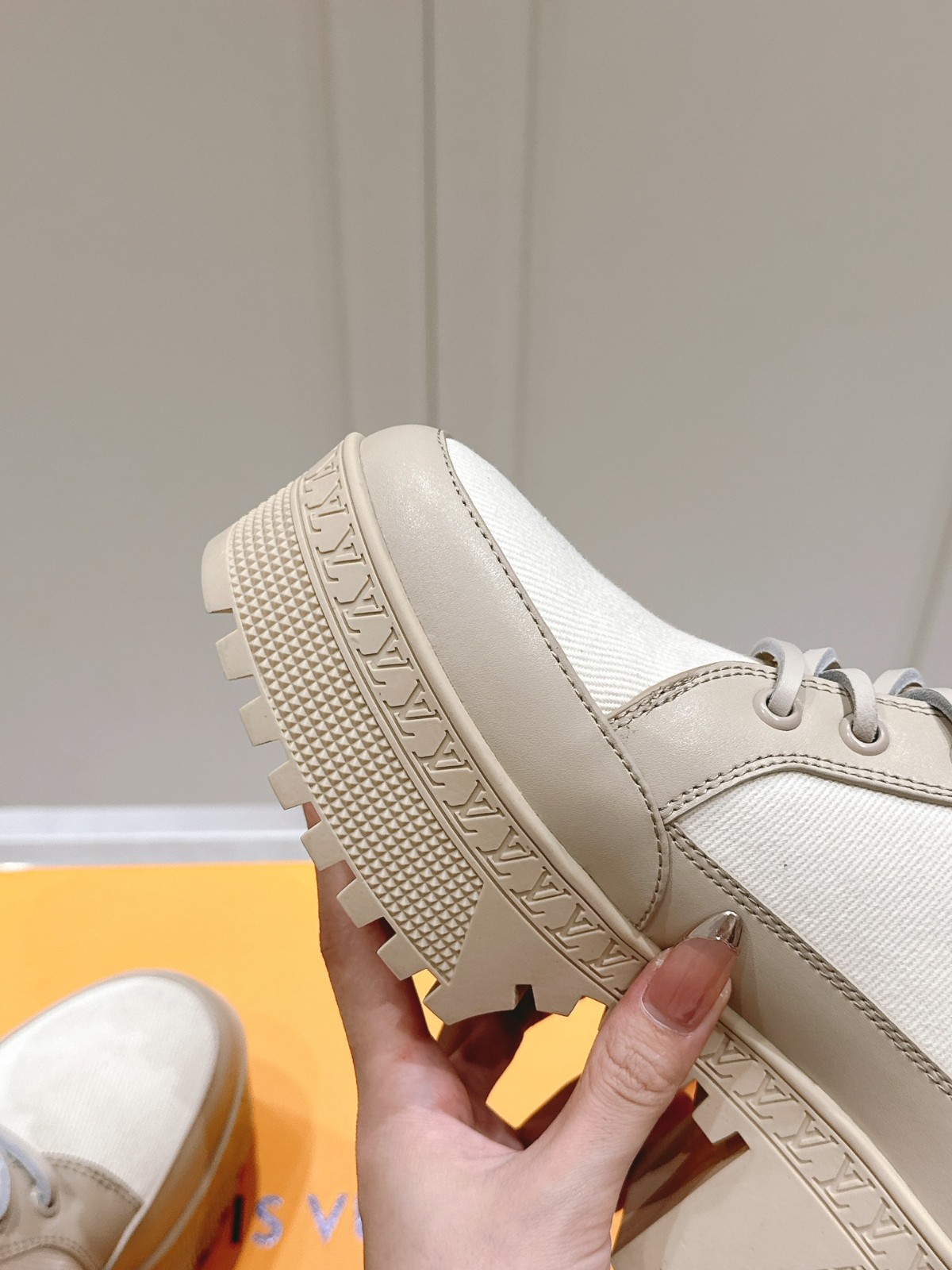 014 38123131 size 35-42