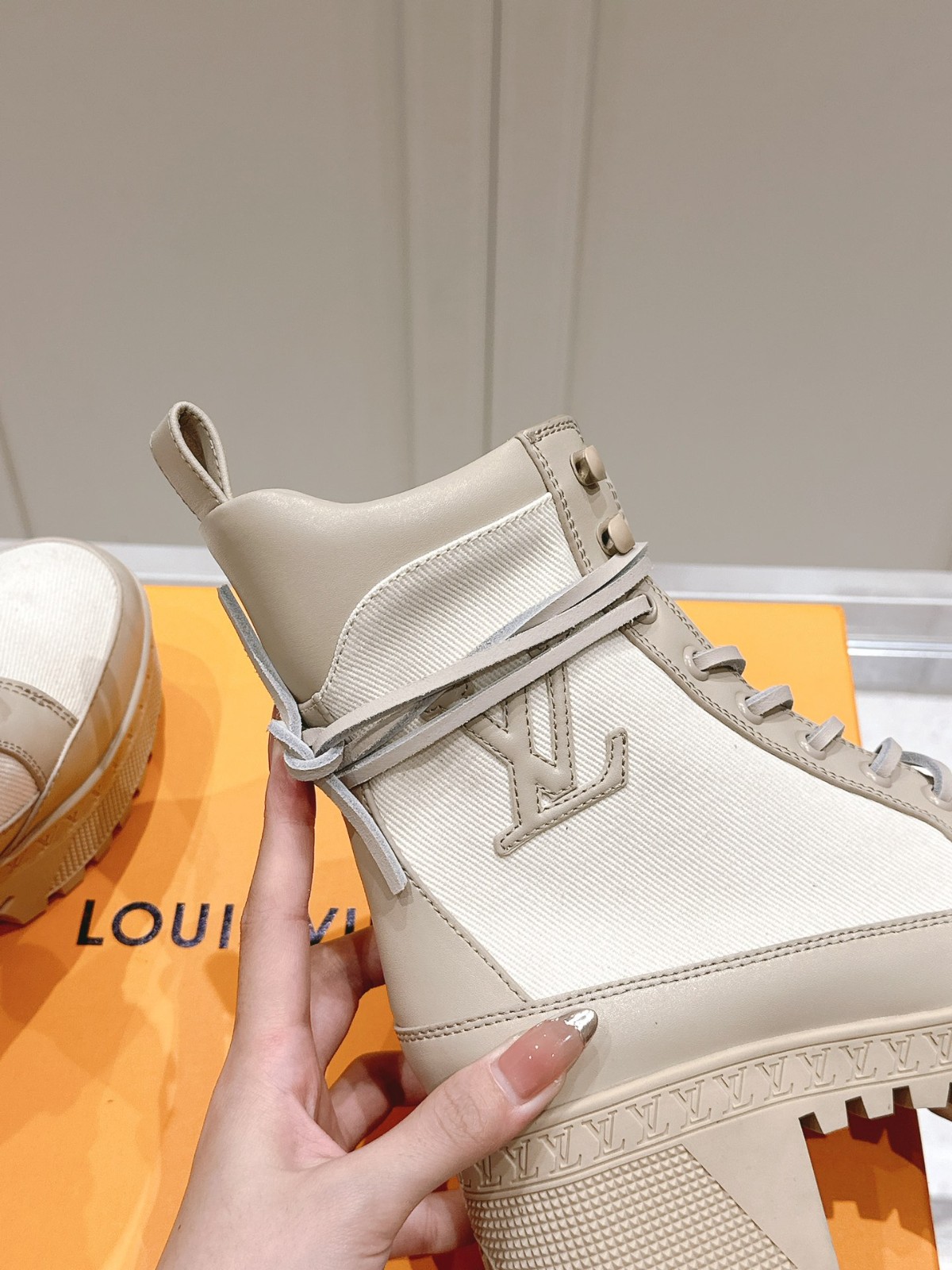 014 38123131 size 35-42