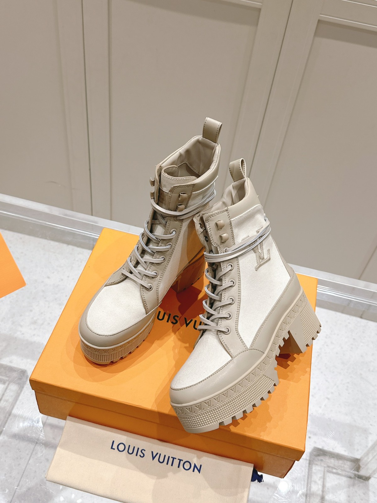 014 38123131 size 35-42