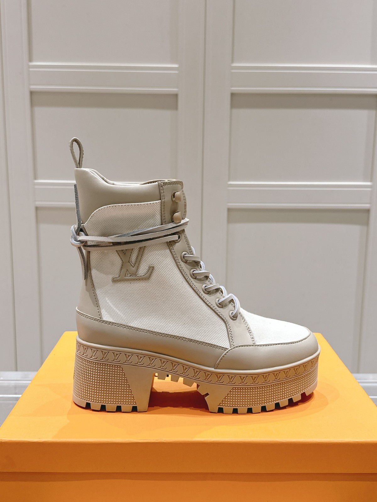 014 38123131 size 35-42