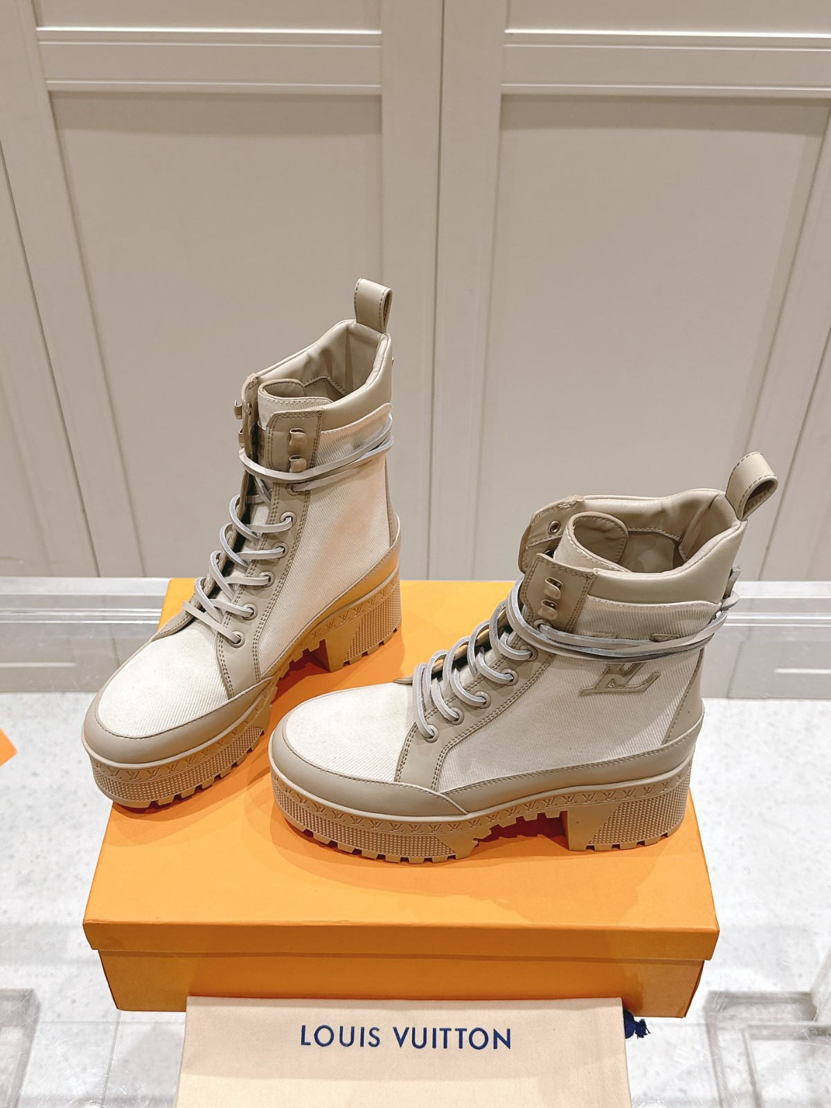 014 38123131 size 35-42