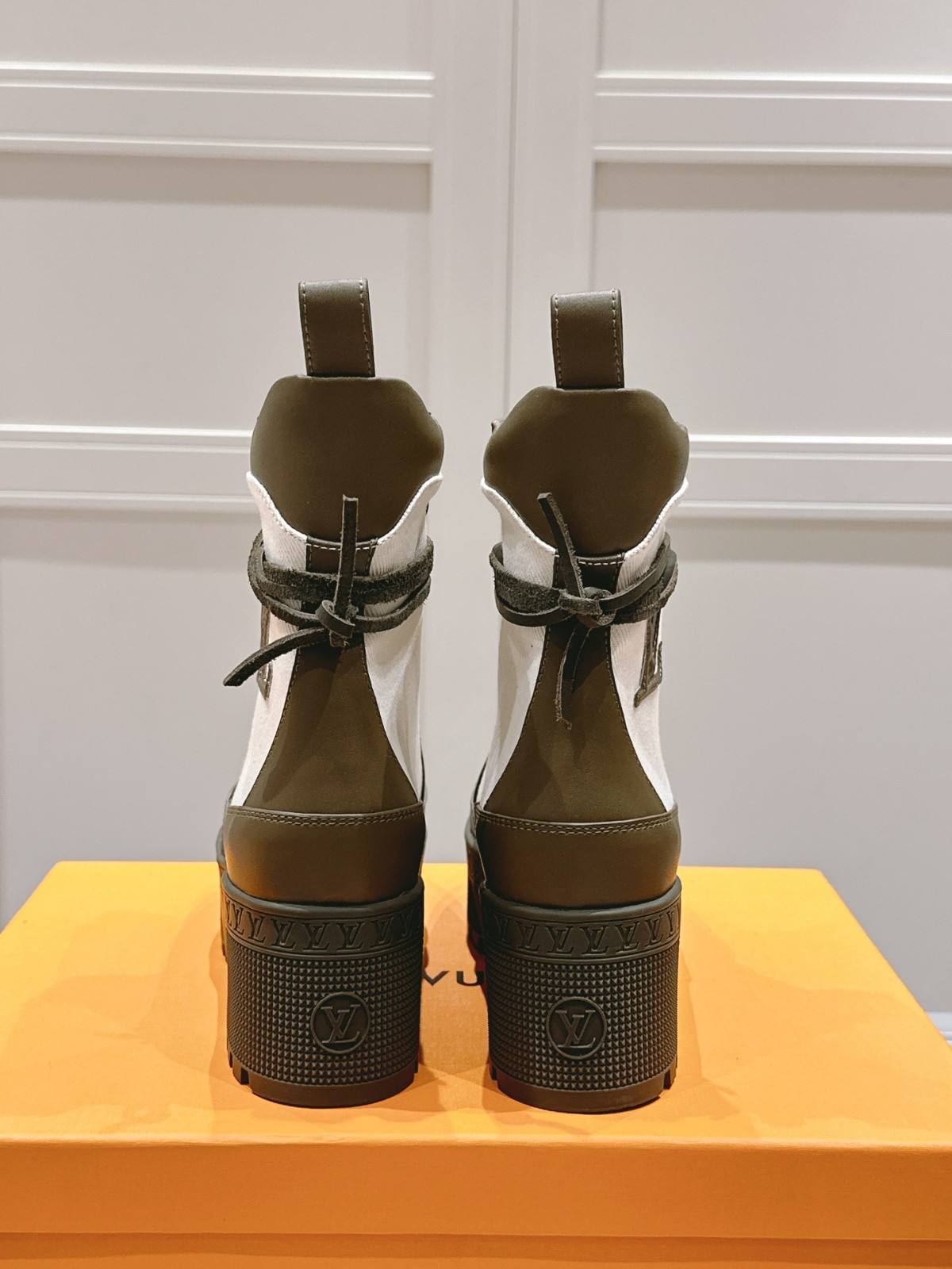 013 38123131 size 35-42
