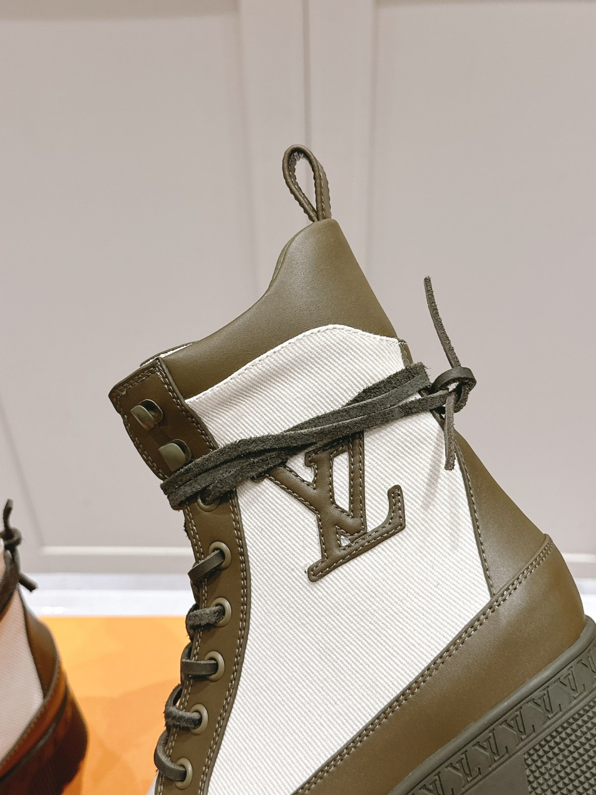 013 38123131 size 35-42