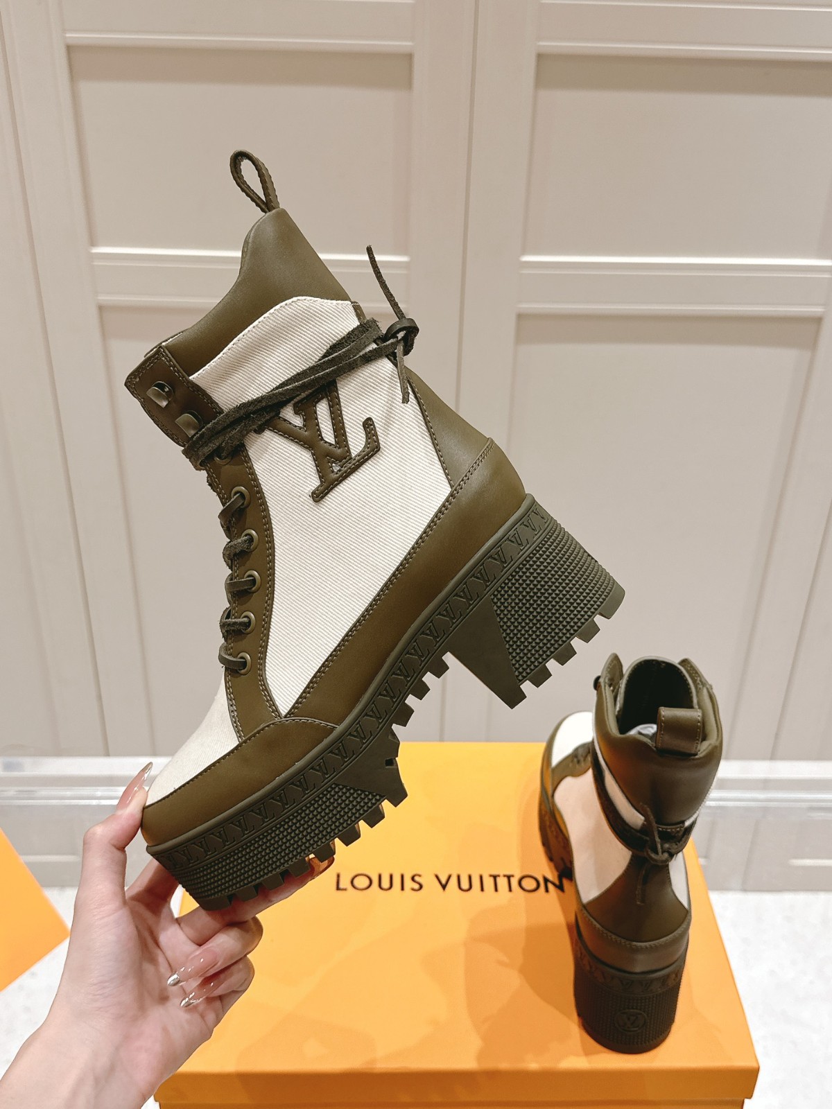 013 38123131 size 35-42