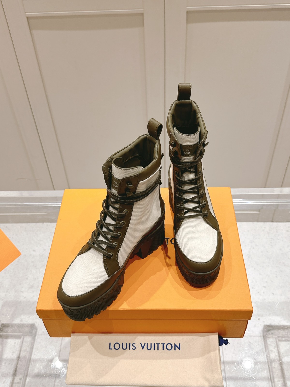013 38123131 size 35-42
