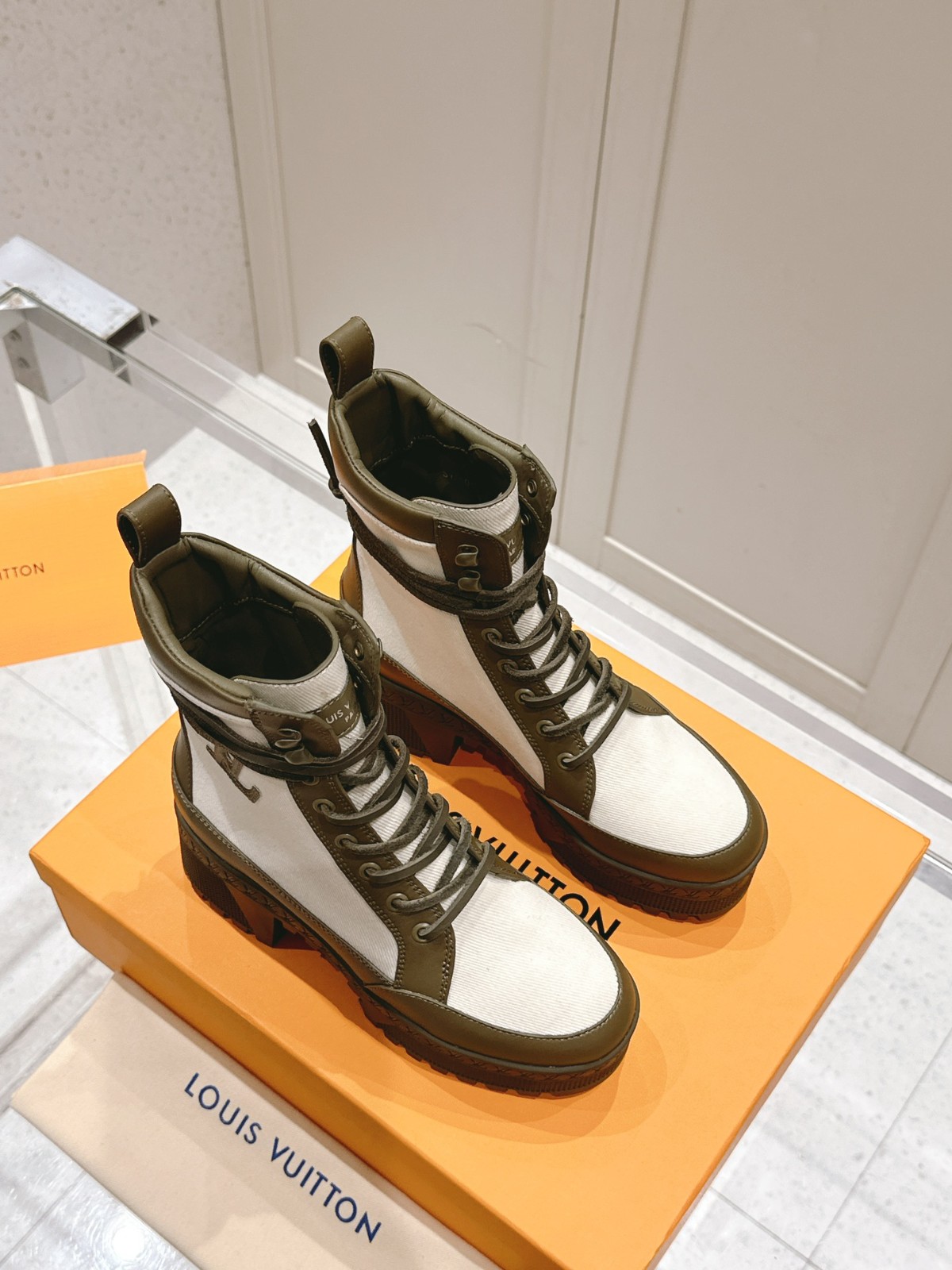 013 38123131 size 35-42