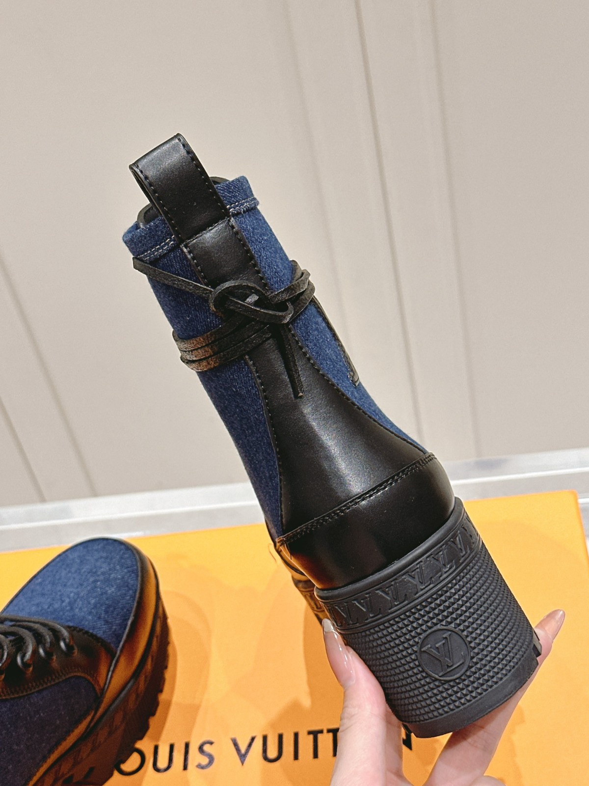 012 38123131 size 35-42