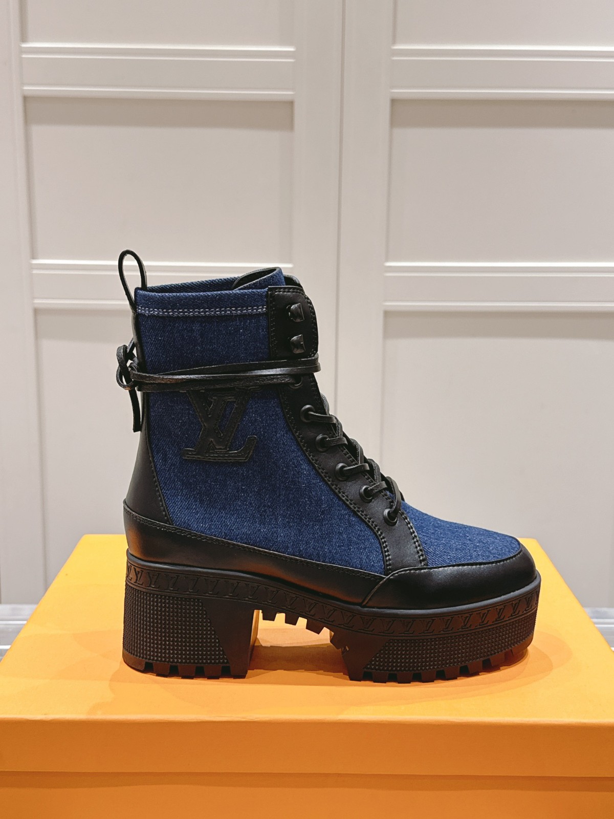 012 38123131 size 35-42