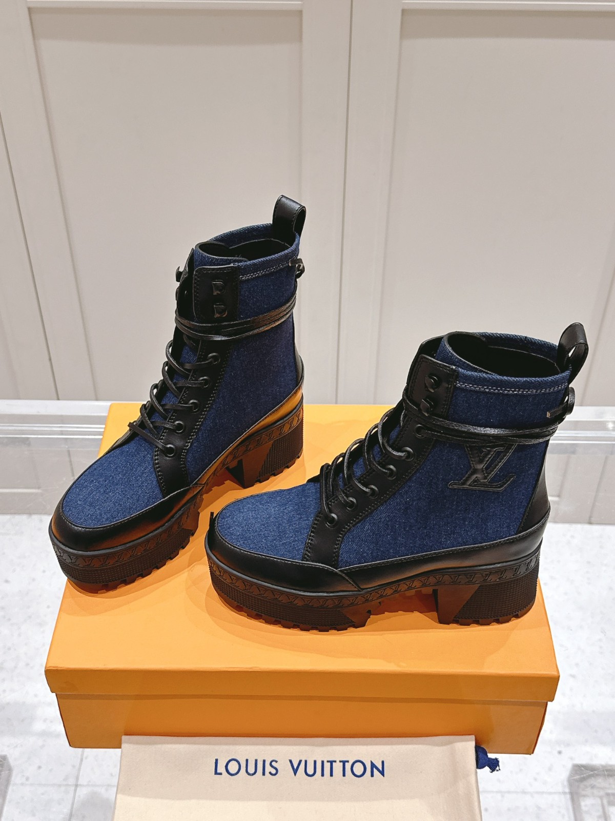 012 38123131 size 35-42