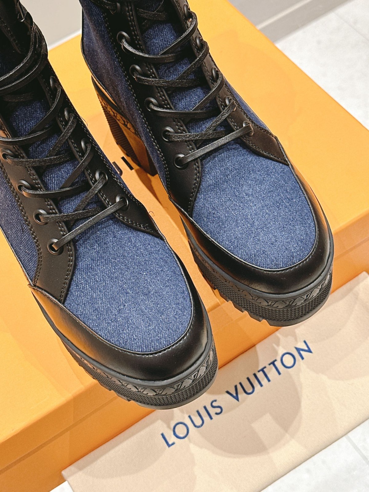 012 38123131 size 35-42