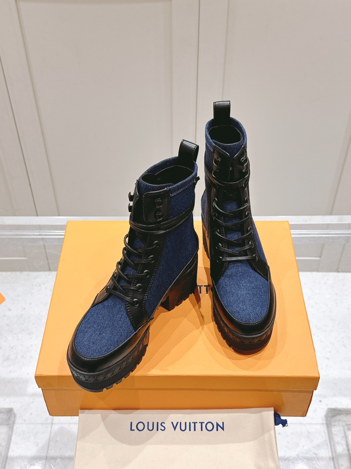012 38123131 size 35-42