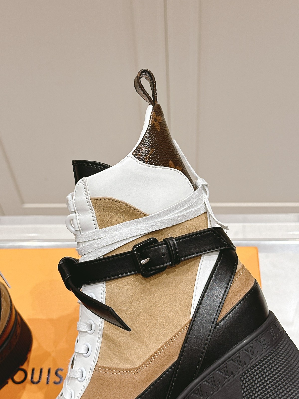 011 42123137 size 35-42
