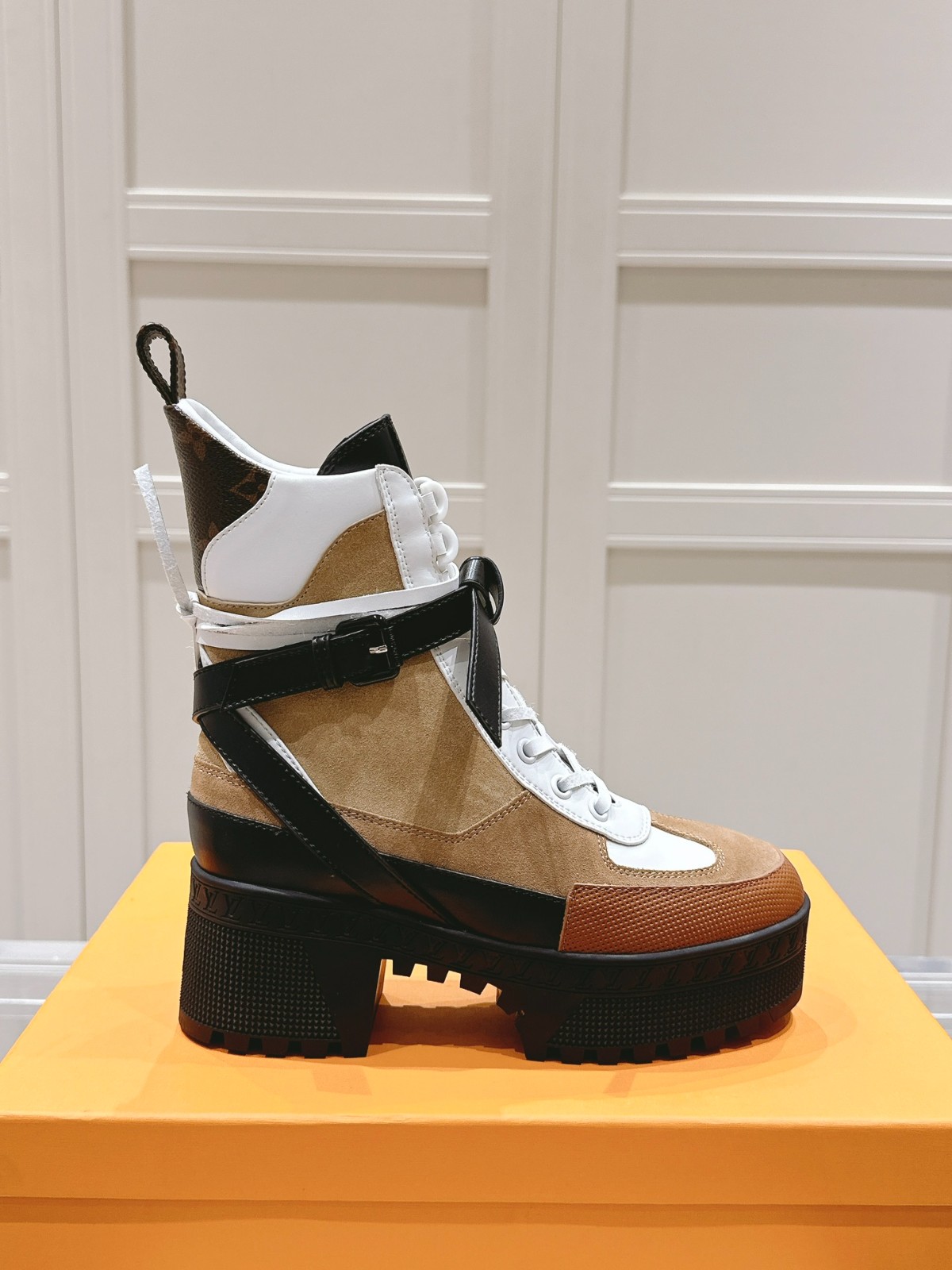 011 42123137 size 35-42