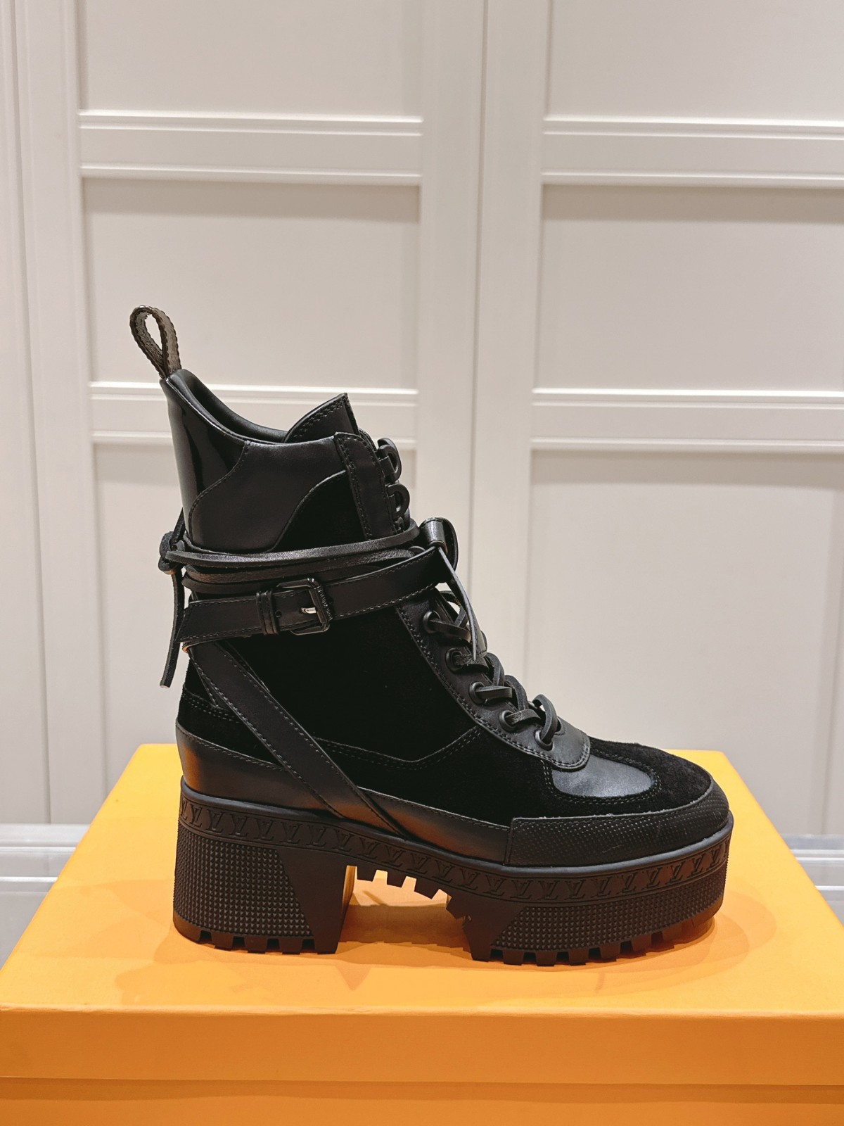 009 42123137 size 35-42