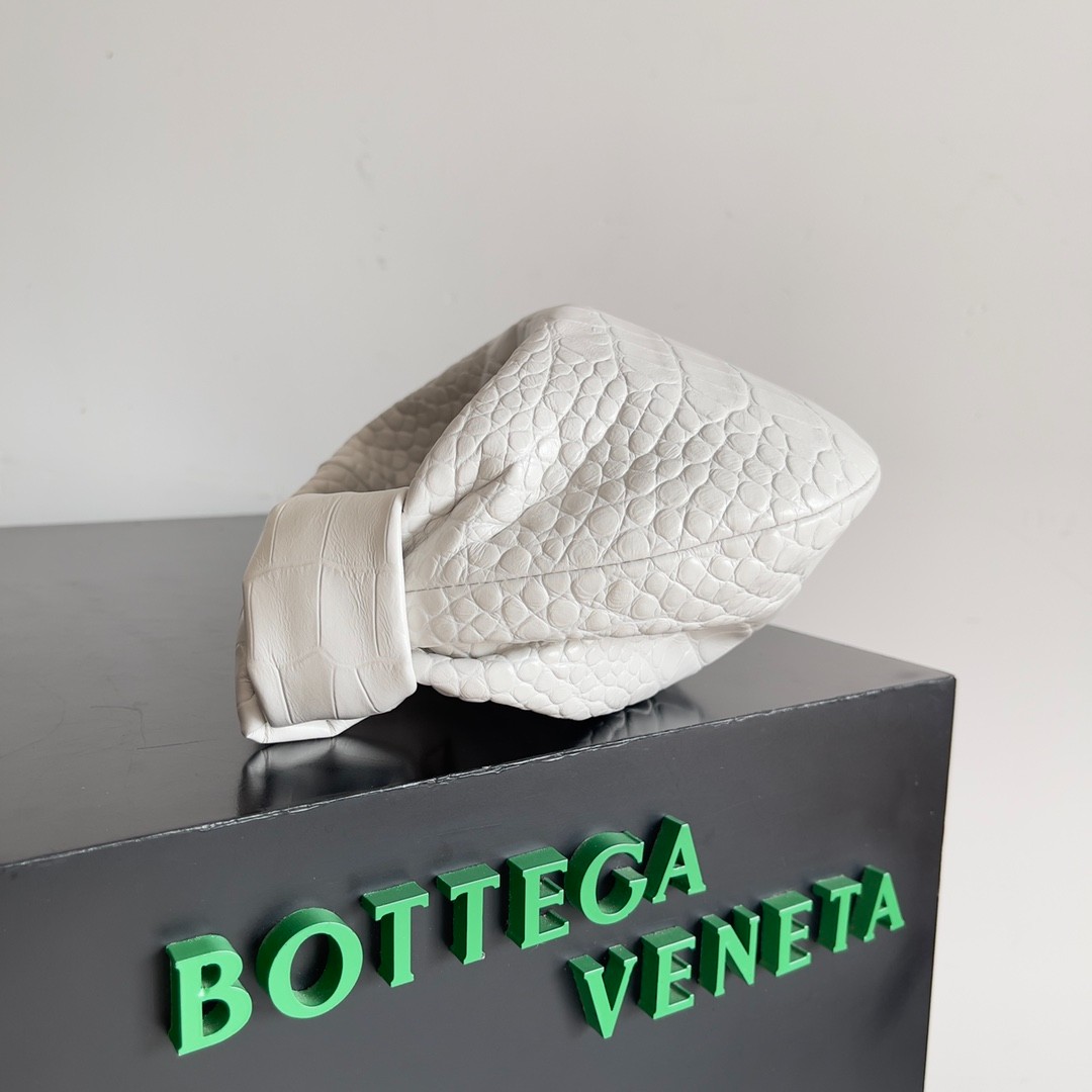 107 size 23x15x5cm