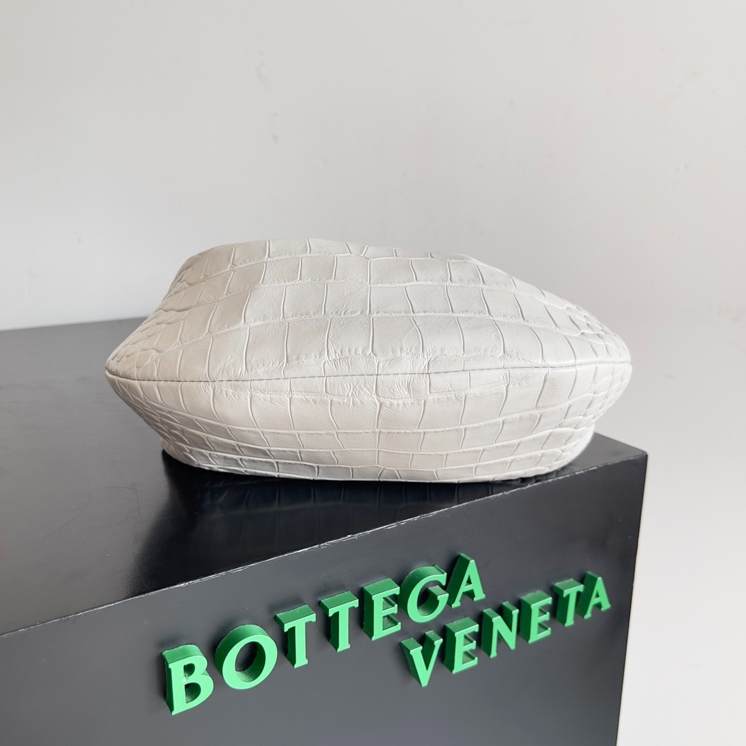 107 size 23x15x5cm