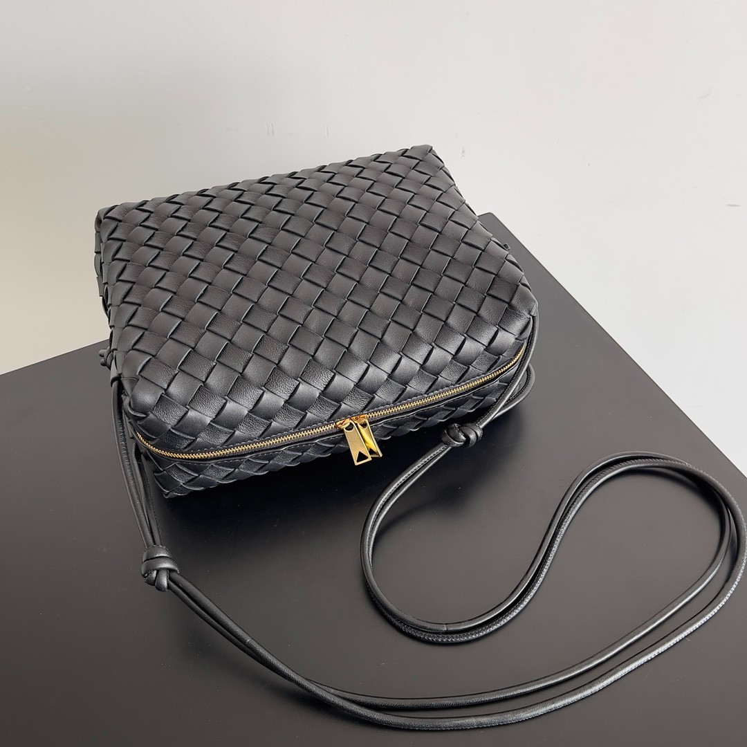 102 size 25x18x11cm