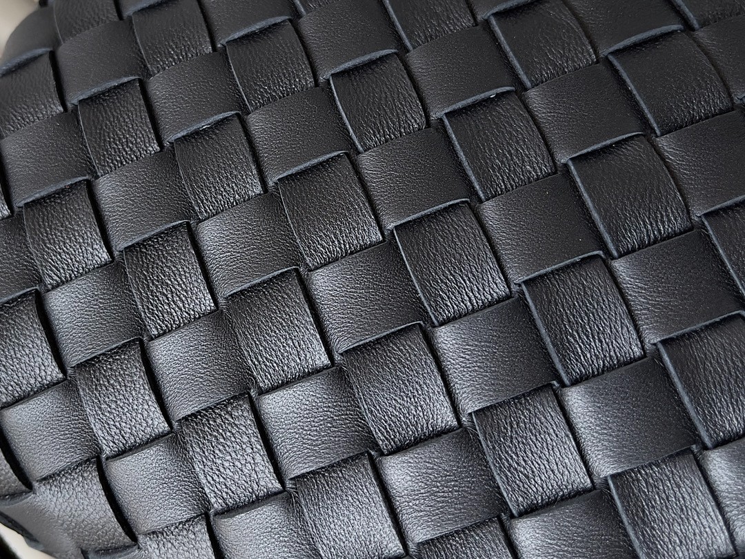102 size 25x18x11cm