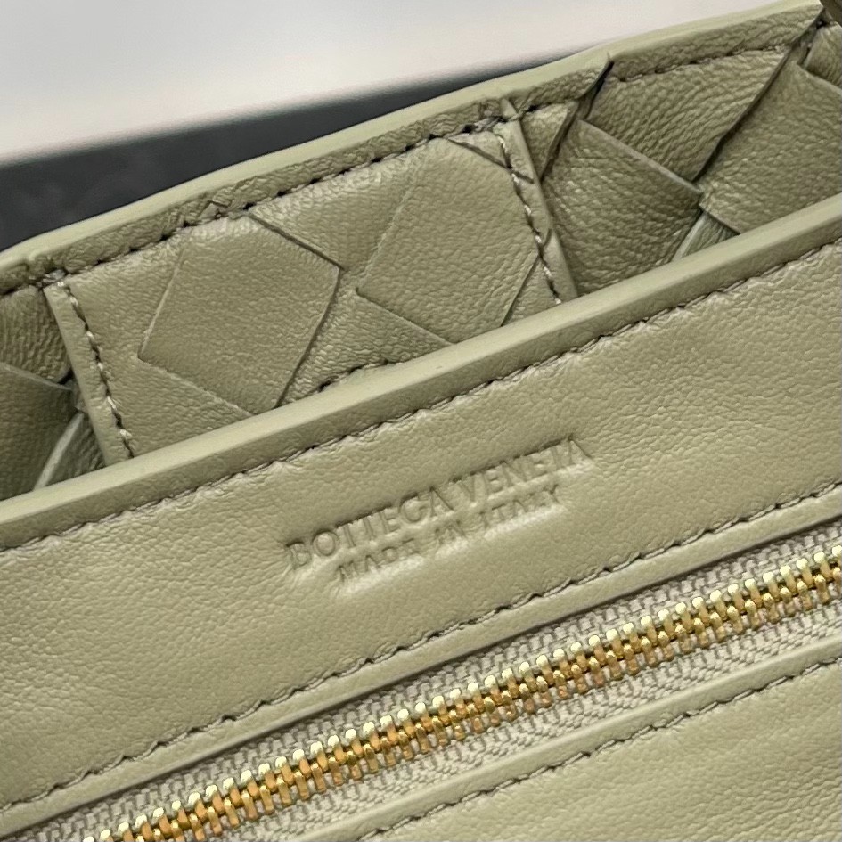 076 106123314 size 25×20×10.5cm