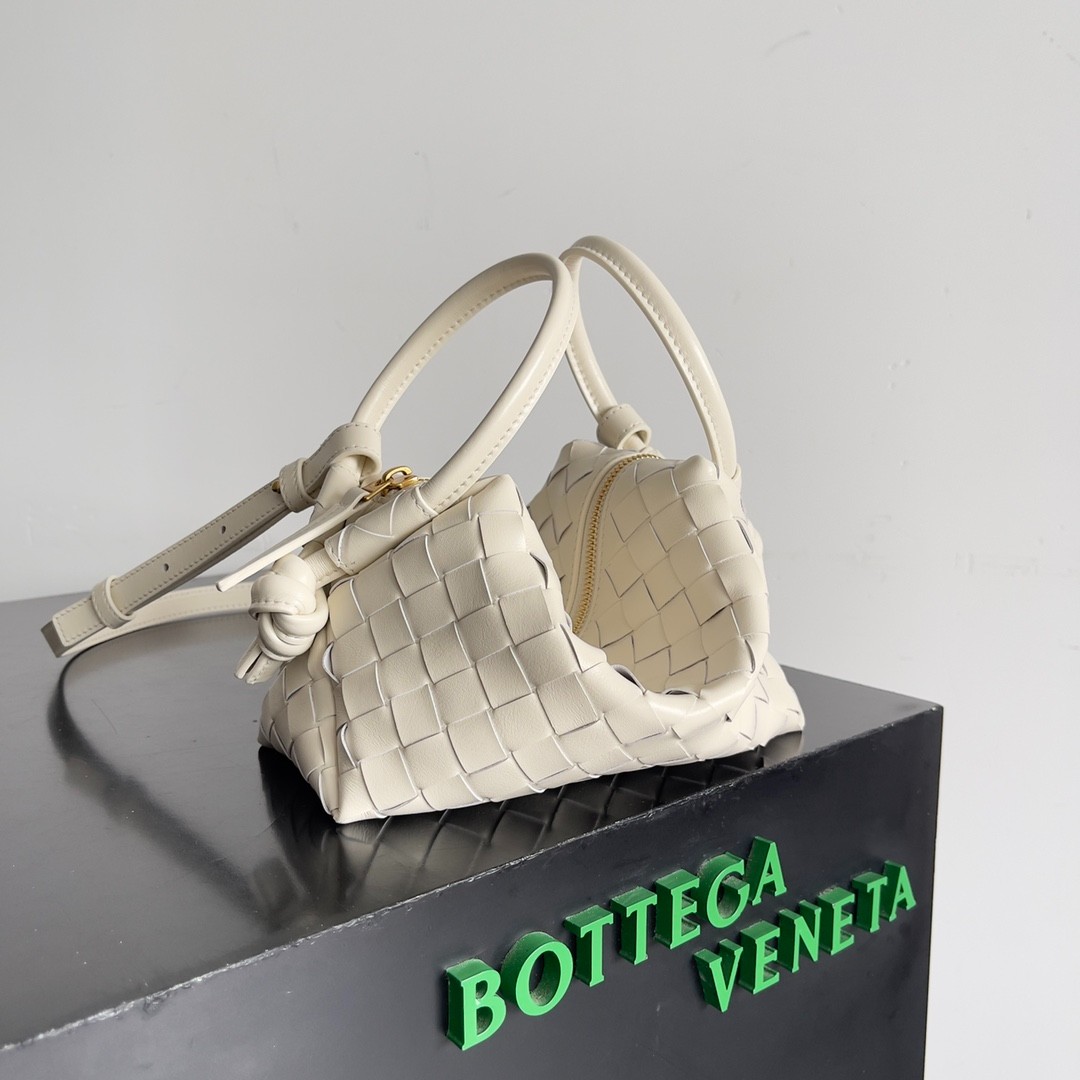 006 82123216 size 19x12x9cm