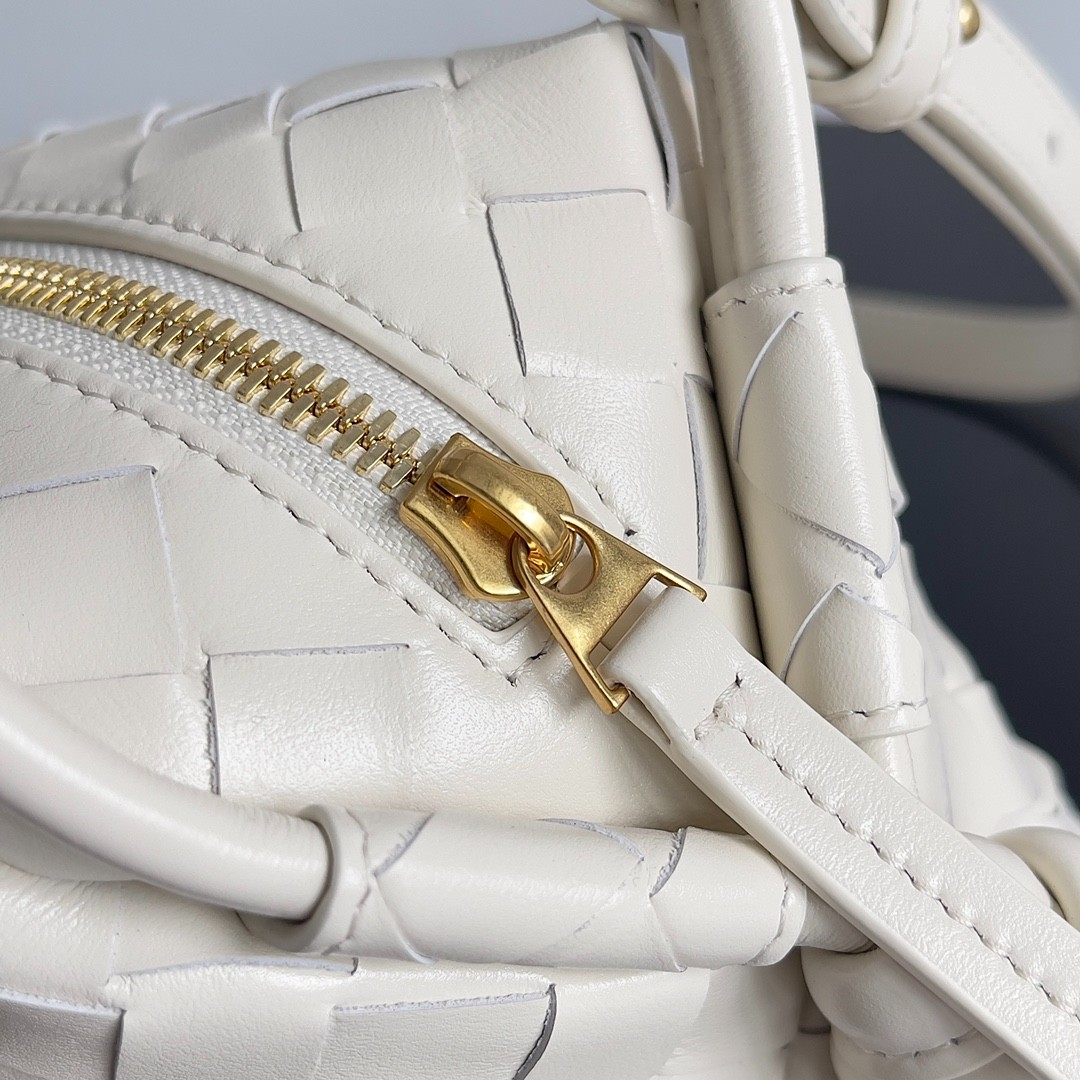 006 82123216 size 19x12x9cm