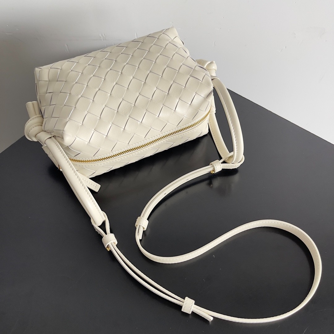 006 82123216 size 19x12x9cm