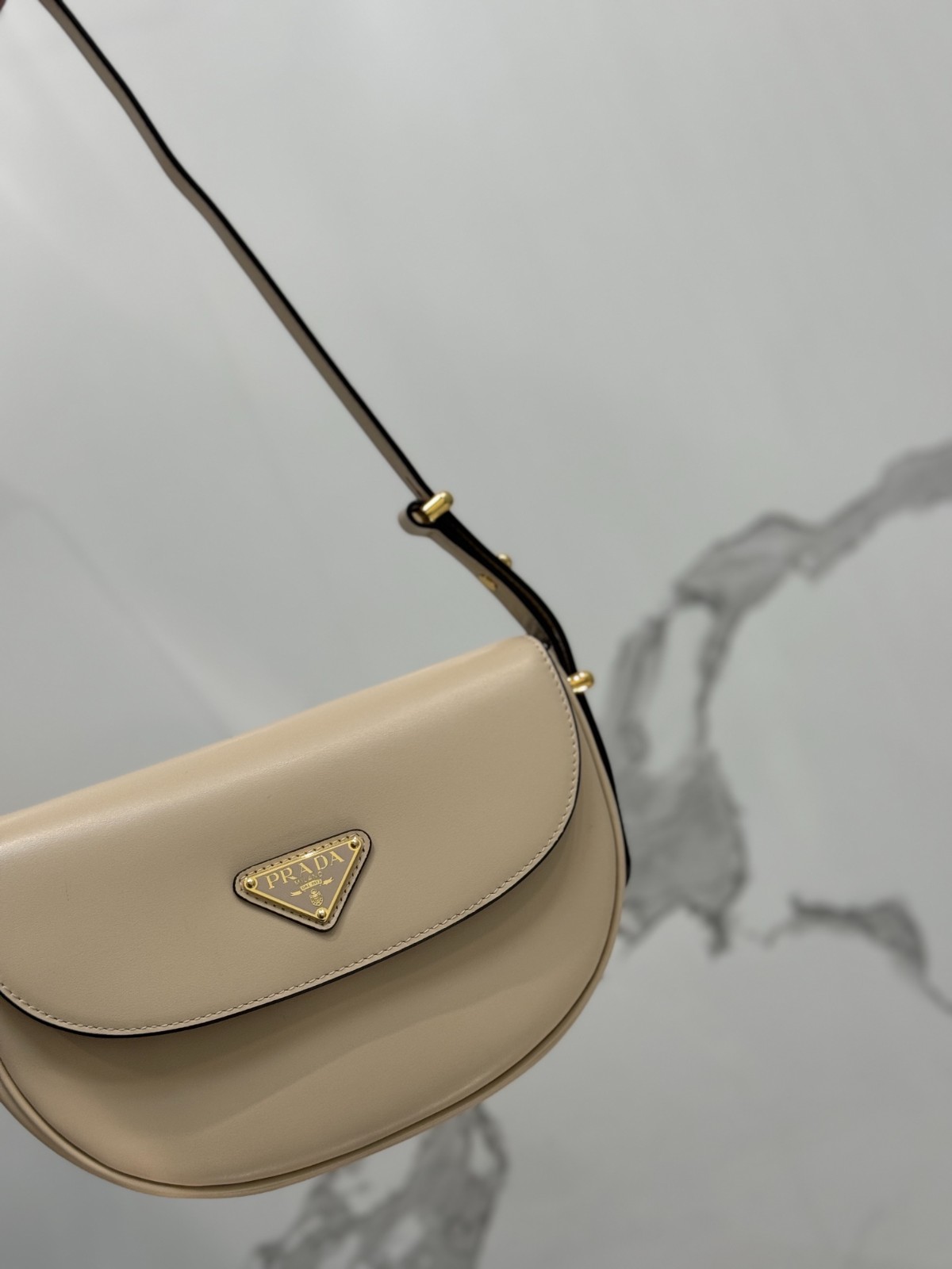 066 66123198 size 22x17x5.5cm