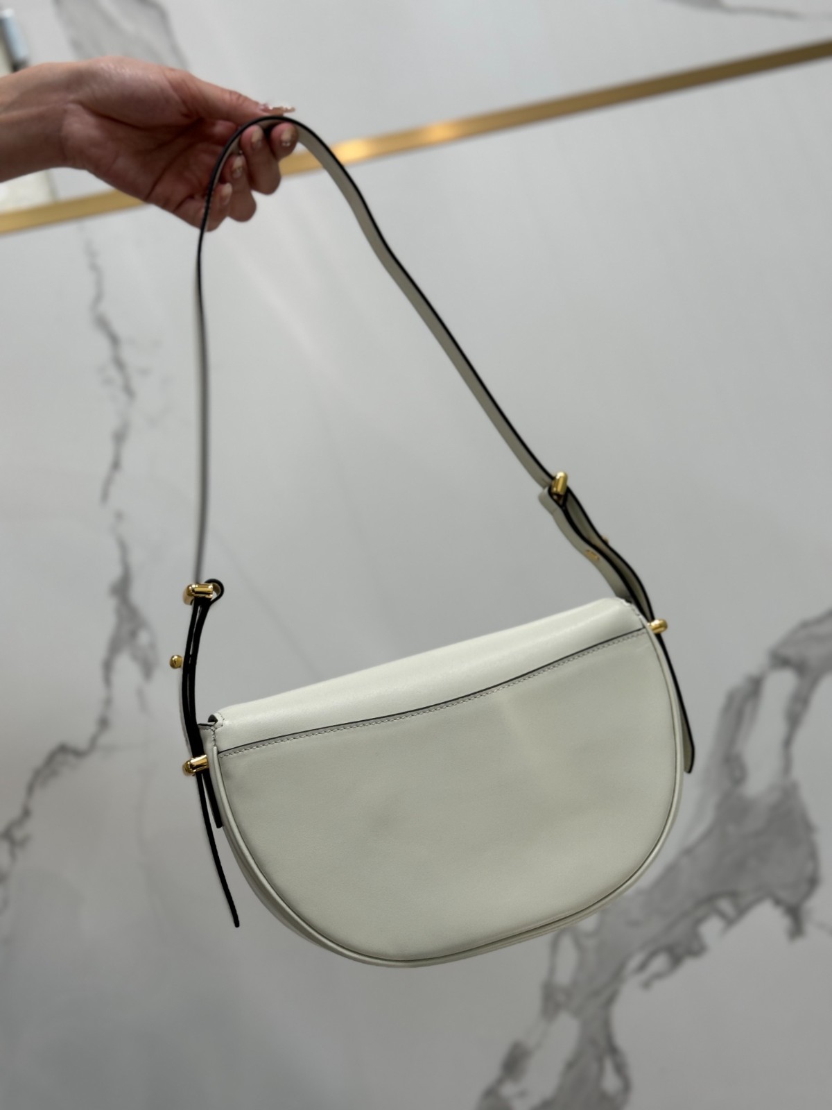 064 66123198 size 22x17x5.5cm