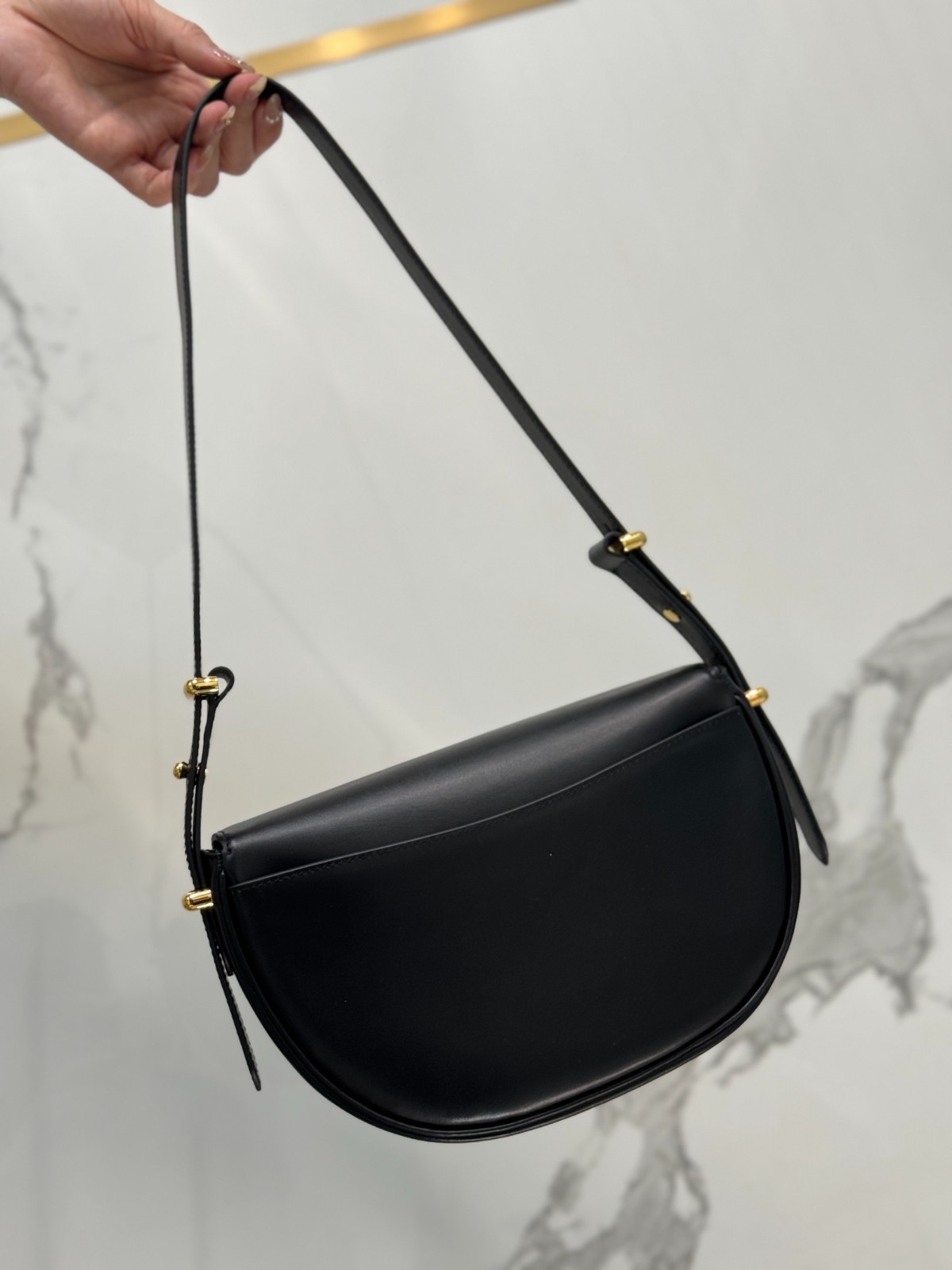 063 66123198 size 22x17x5.5cm