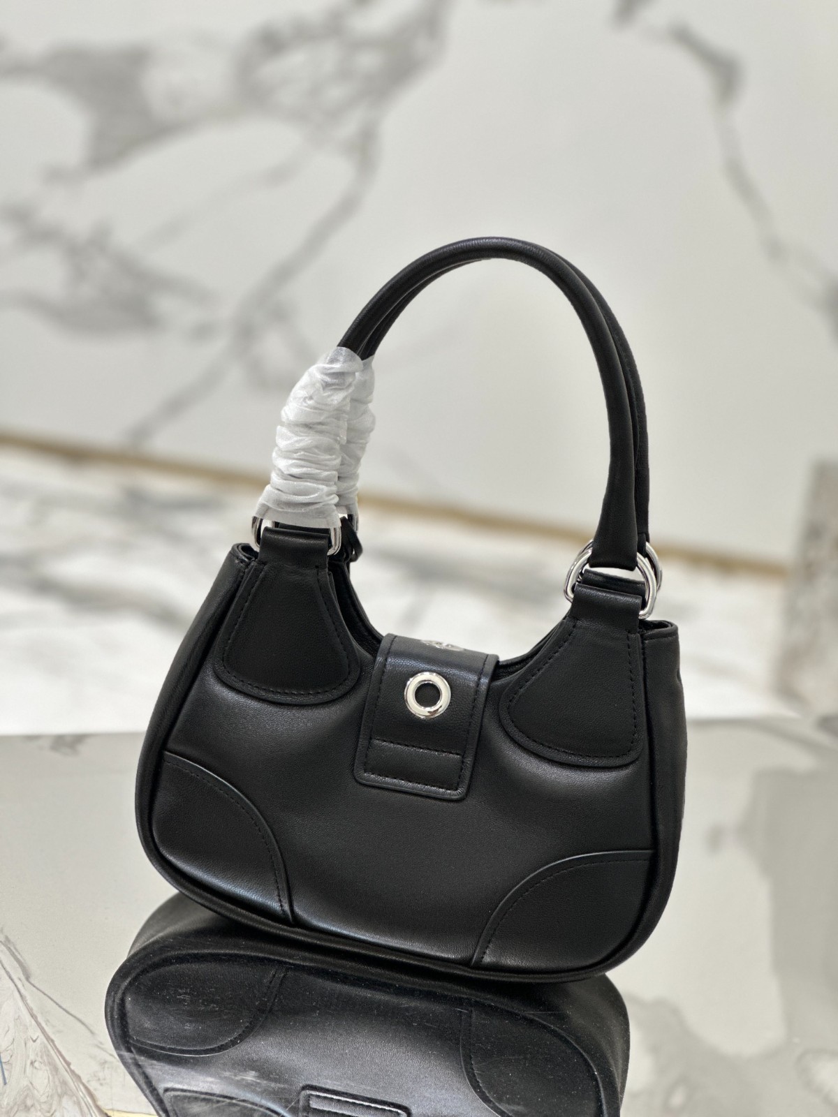 062 72123204 size 22.5x16x7.5cm