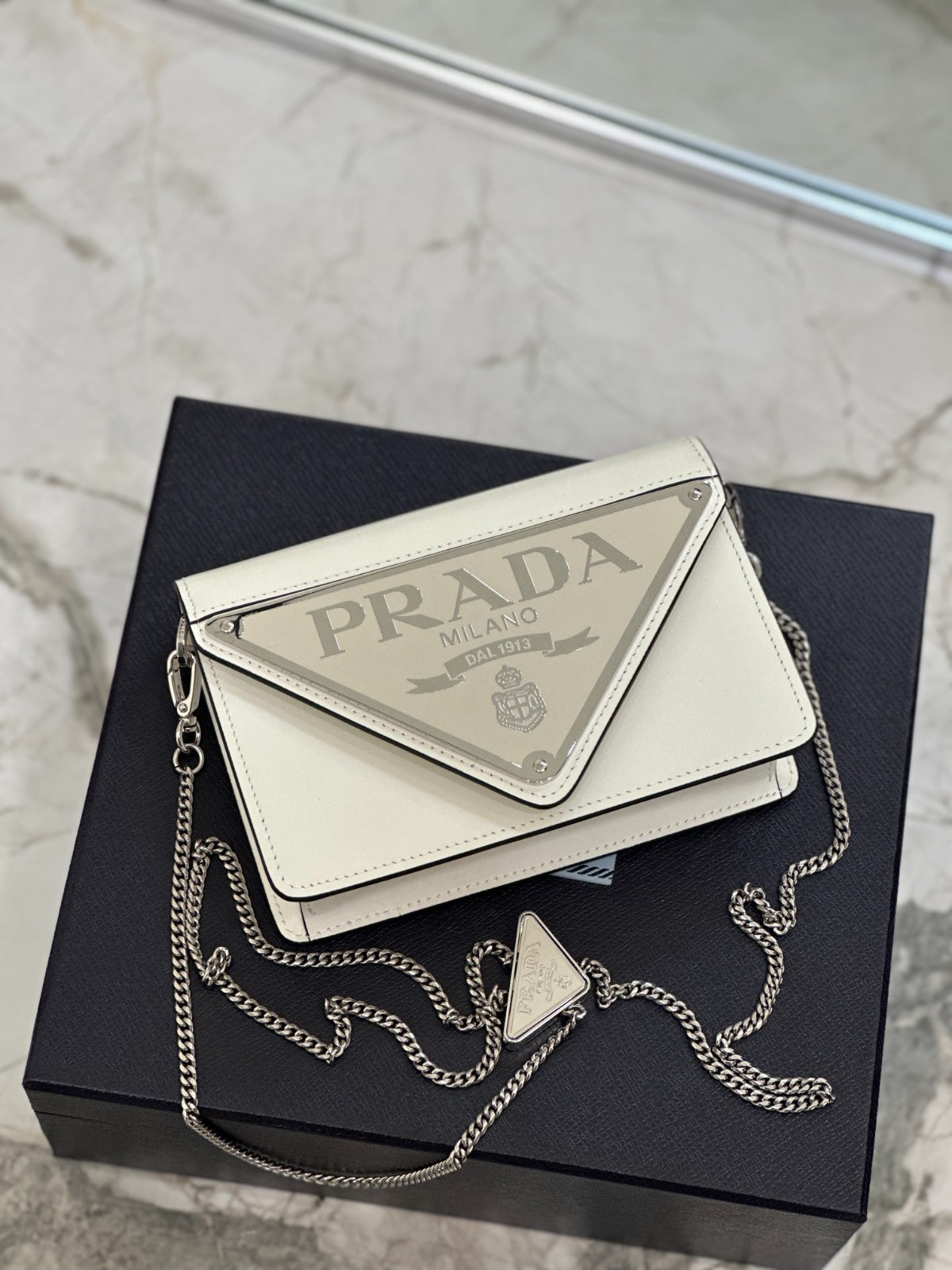 057 51123163 size 17×9.5×3.5cm