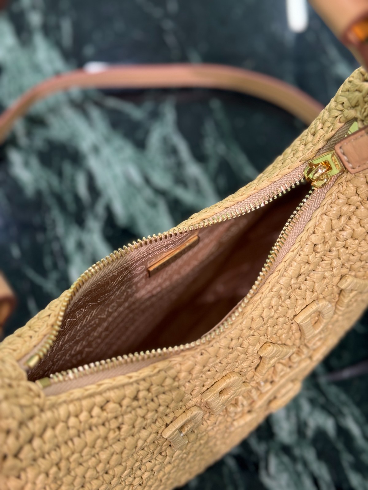 046 85123228 size 6×18.5×22.5cm