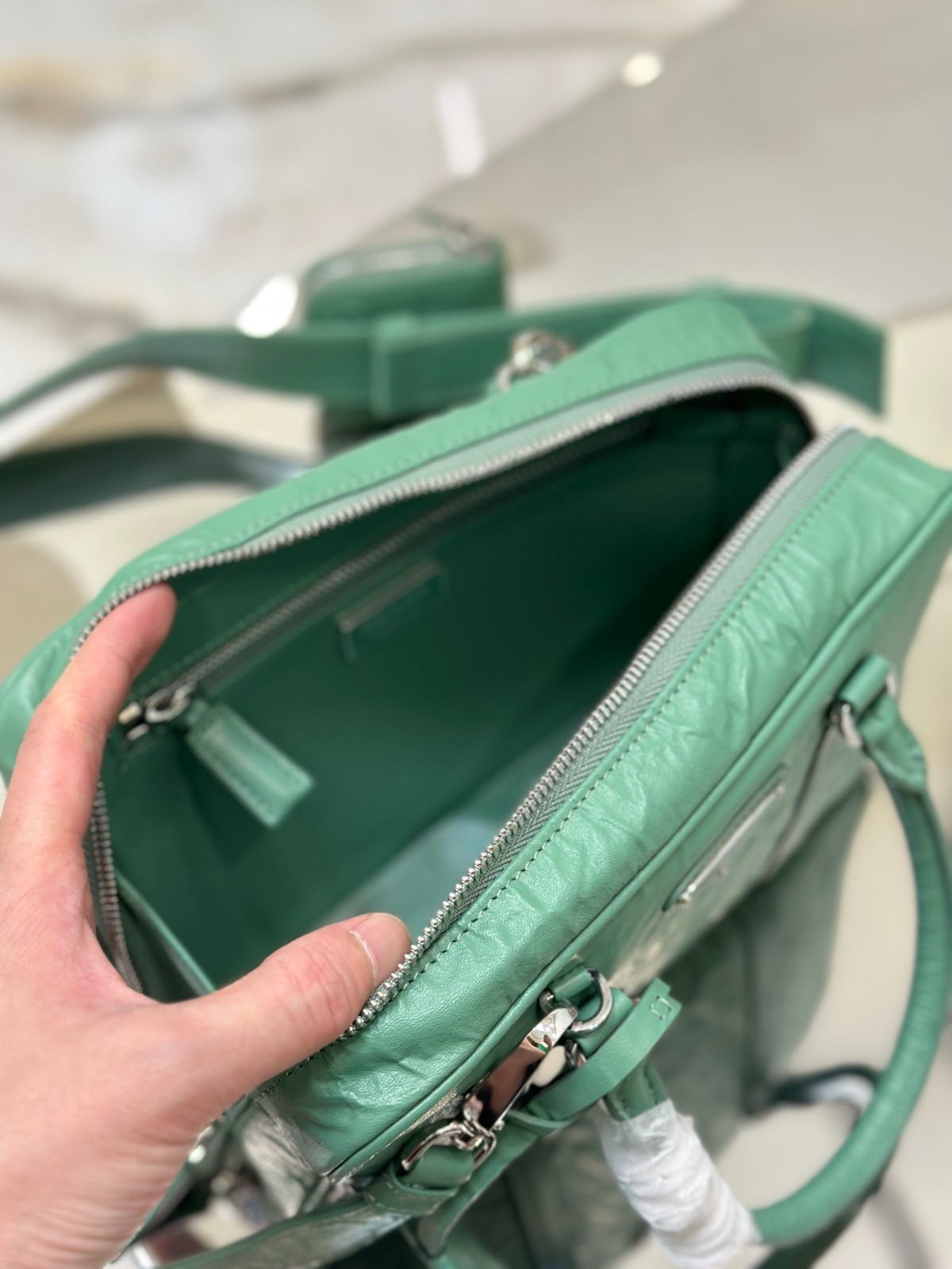 041 80123218 size 24x15.5x7cm