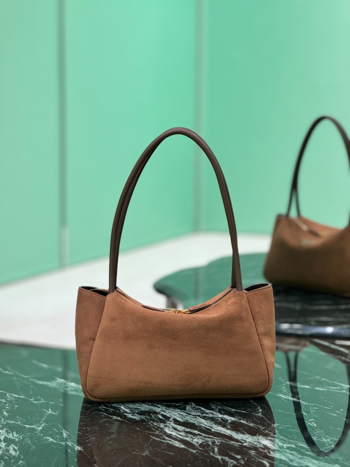 010 66123197 size 28x18x11cm