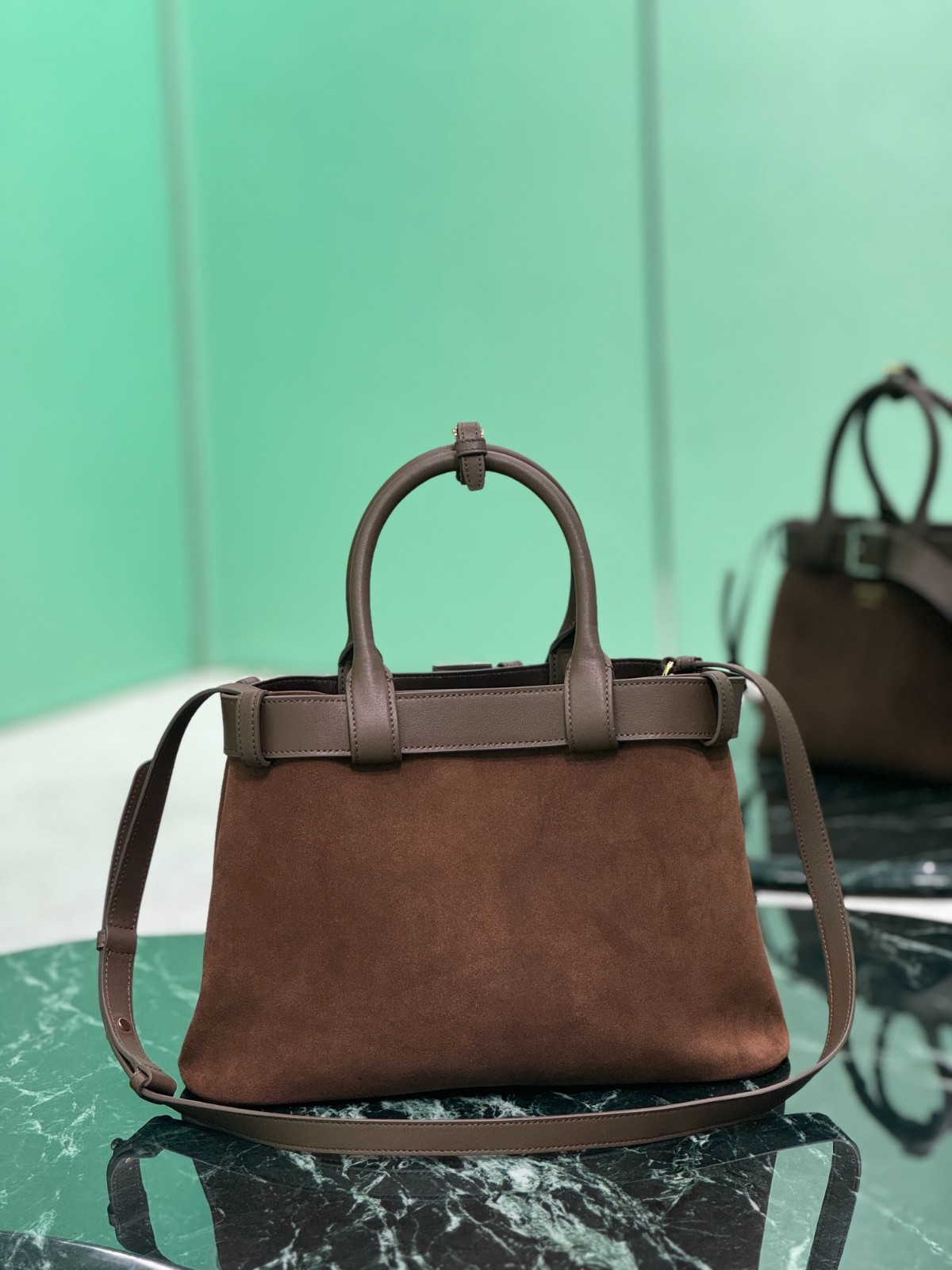 009 83123226 size 32x23x11cm